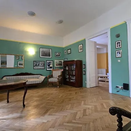 Family At Margaret Island Apartment